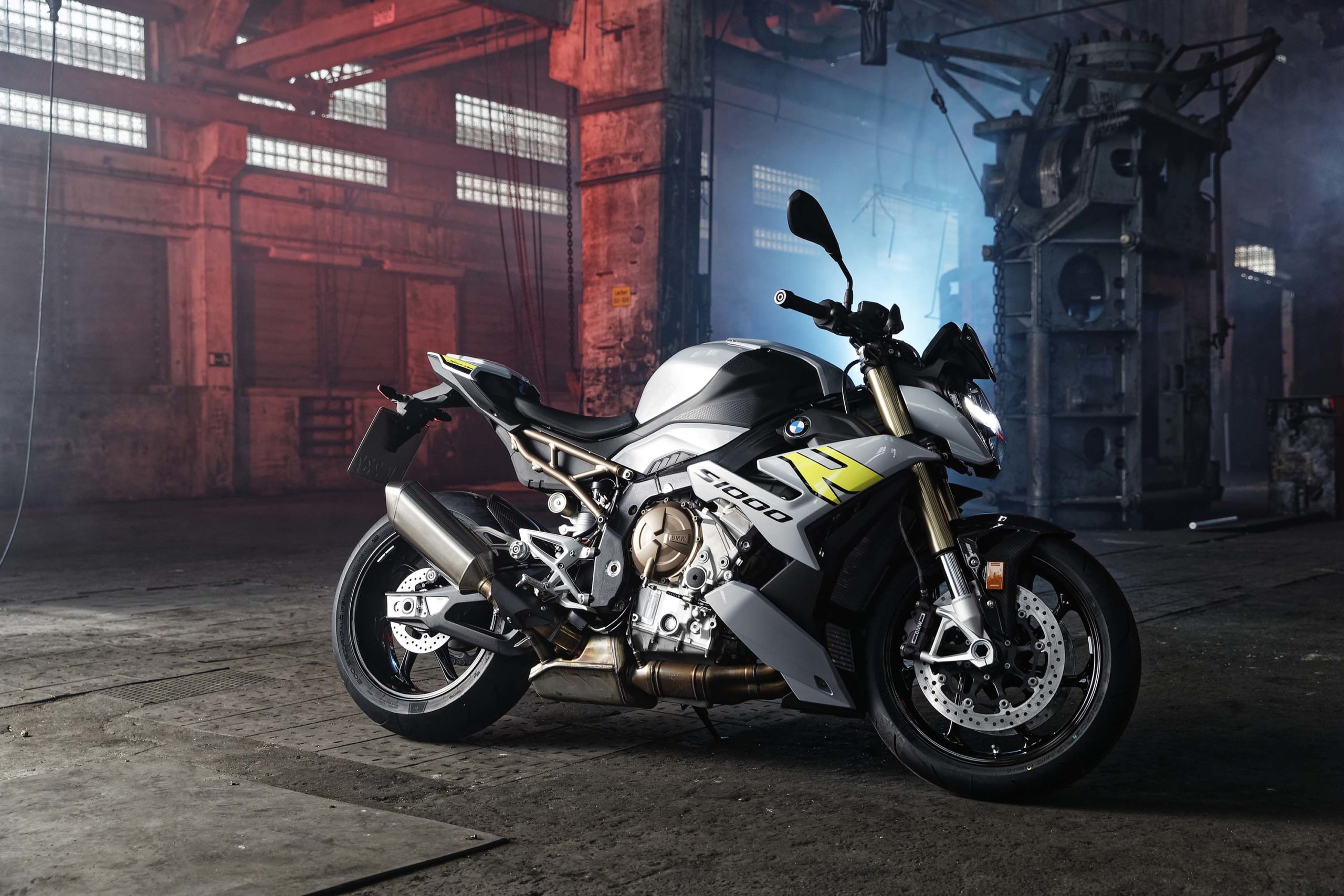 Right On Time A New Bmw S R Debuts For Asphalt Rubber