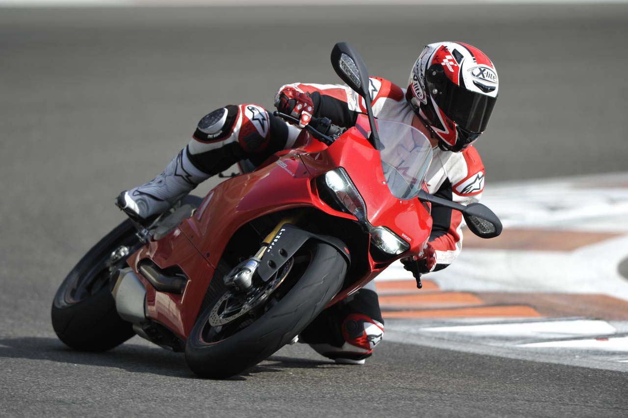 Ride Review Ducati 1199 Panigale Asphalt Rubber