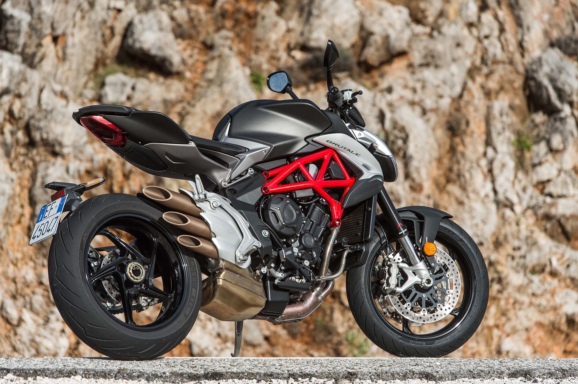 2016 MV Agusta Brutale 800 Review - Asphalt & Rubber