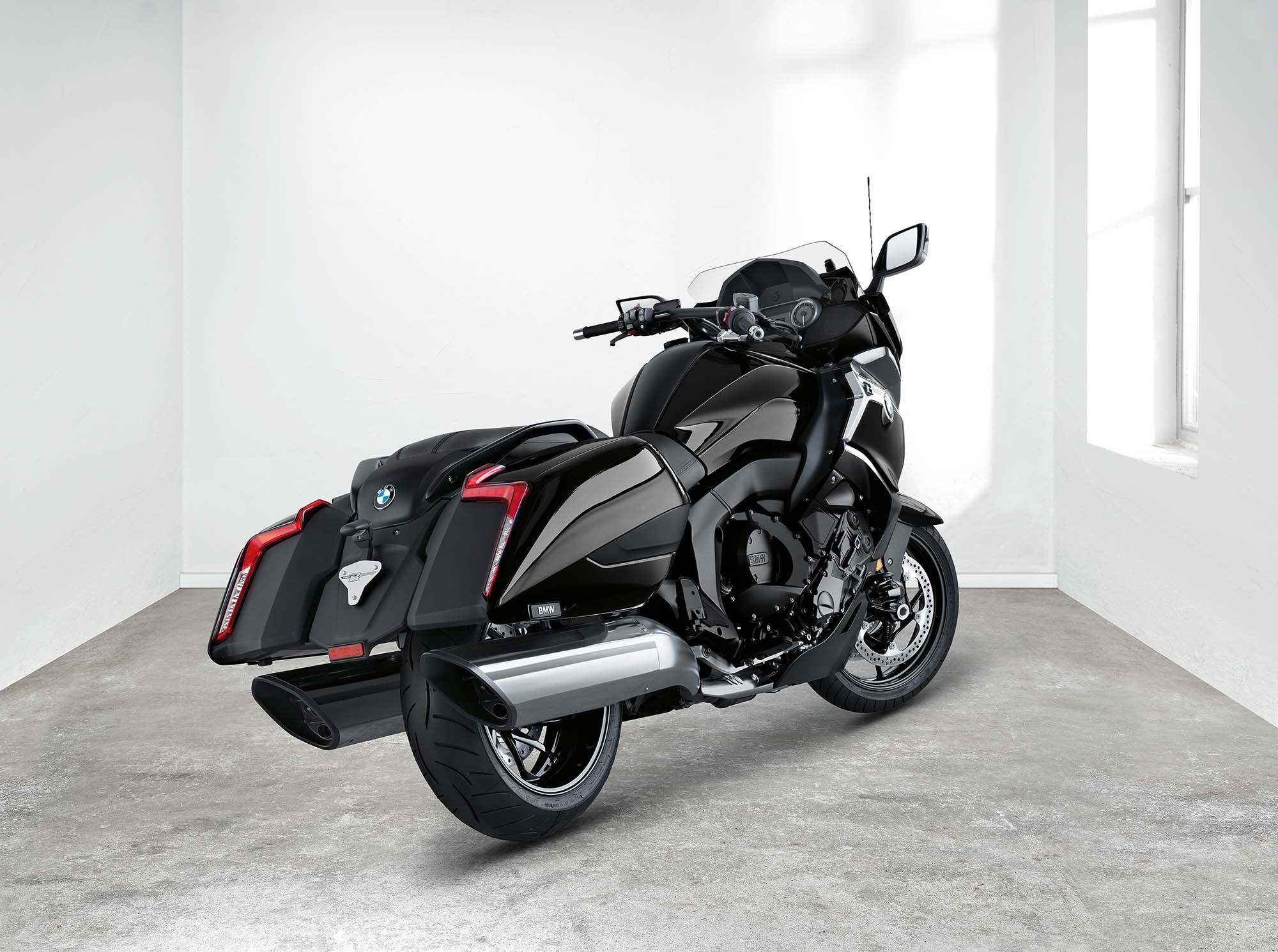 BMW K1600B - Germany's Six-Cylinders Of Bagger