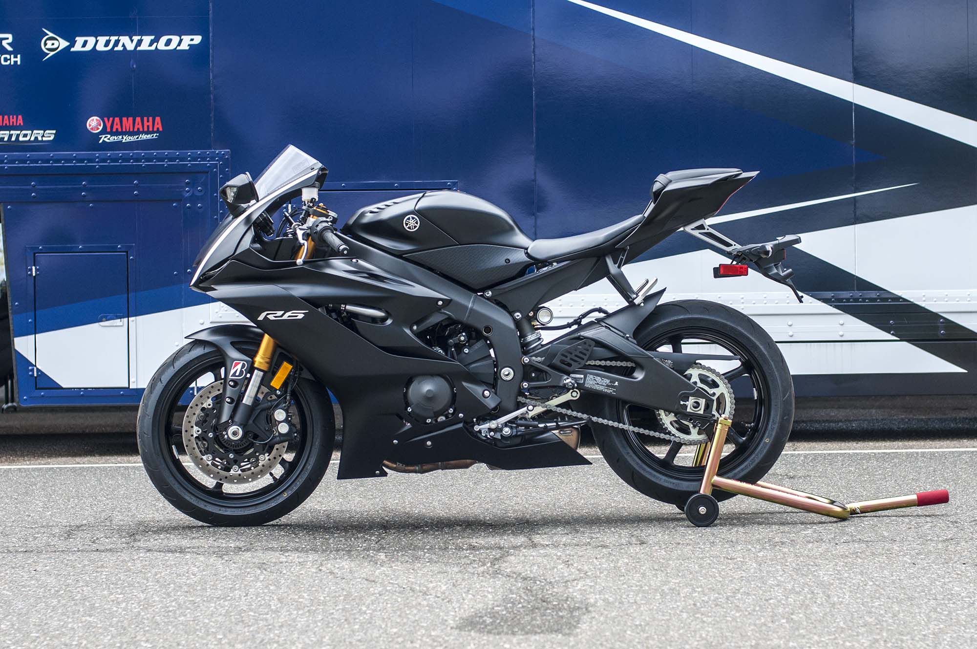 Up-Close With The 2017 Yamaha YZF-R6 - Asphalt & Rubber