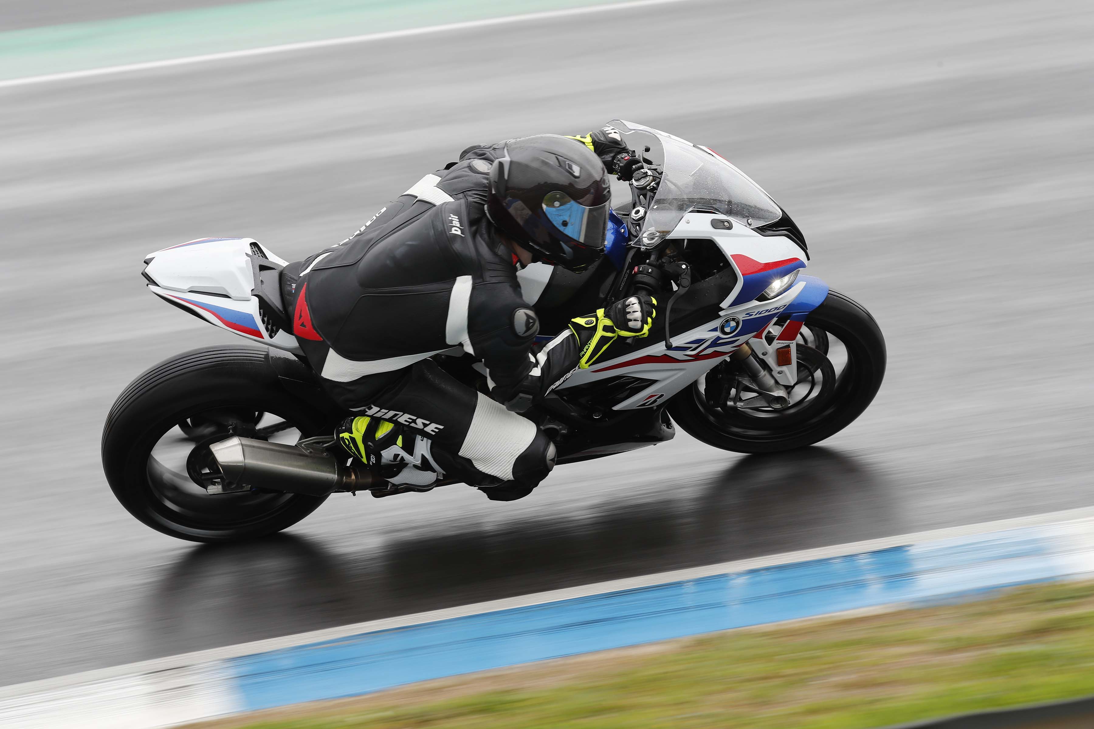 What It’s Like To Ride The 2019 BMW S1000RR, A Wet Review - Asphalt ...