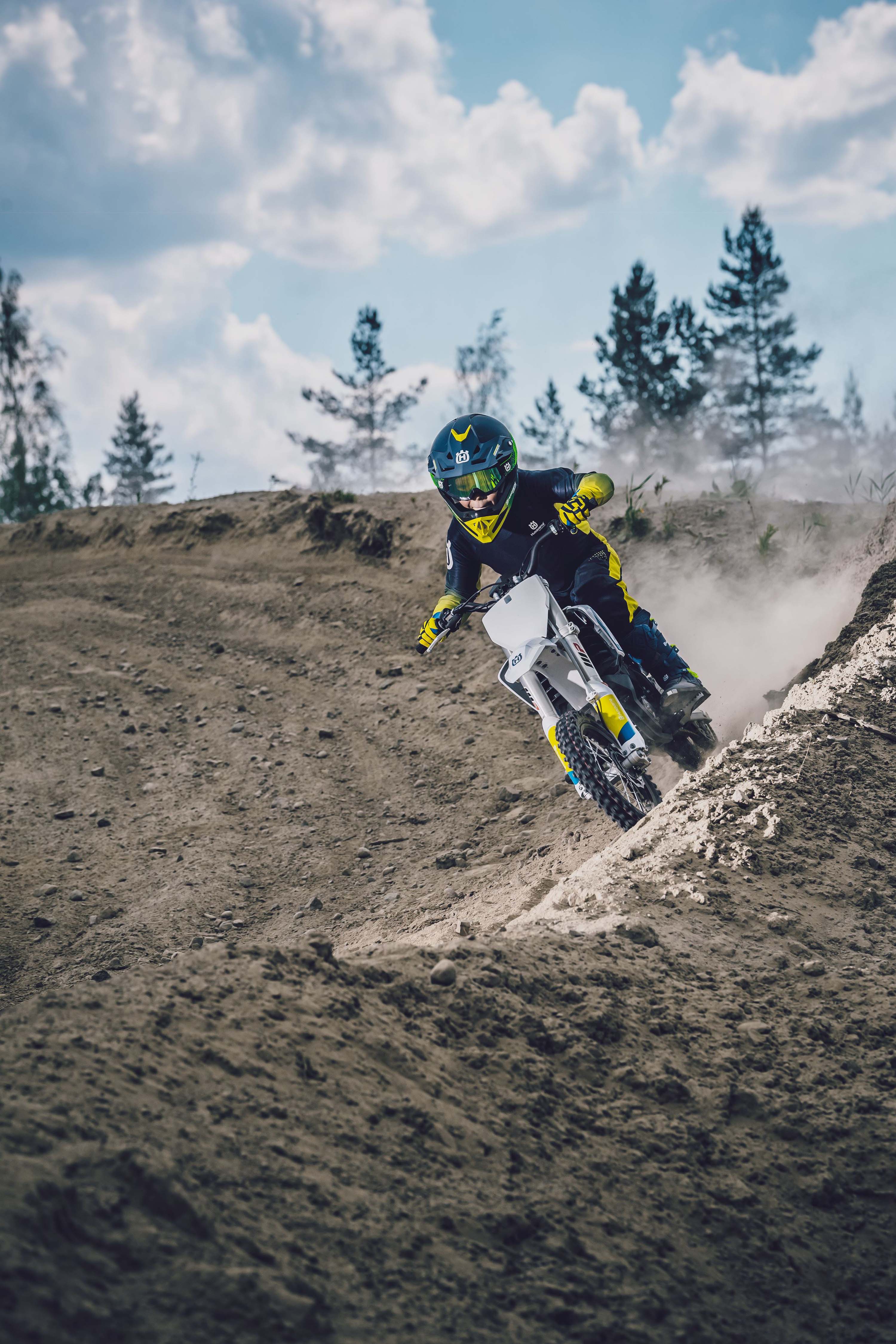 Husqvarna EE 5 Electric Dirt Bike Arriving Later This Year - Asphalt