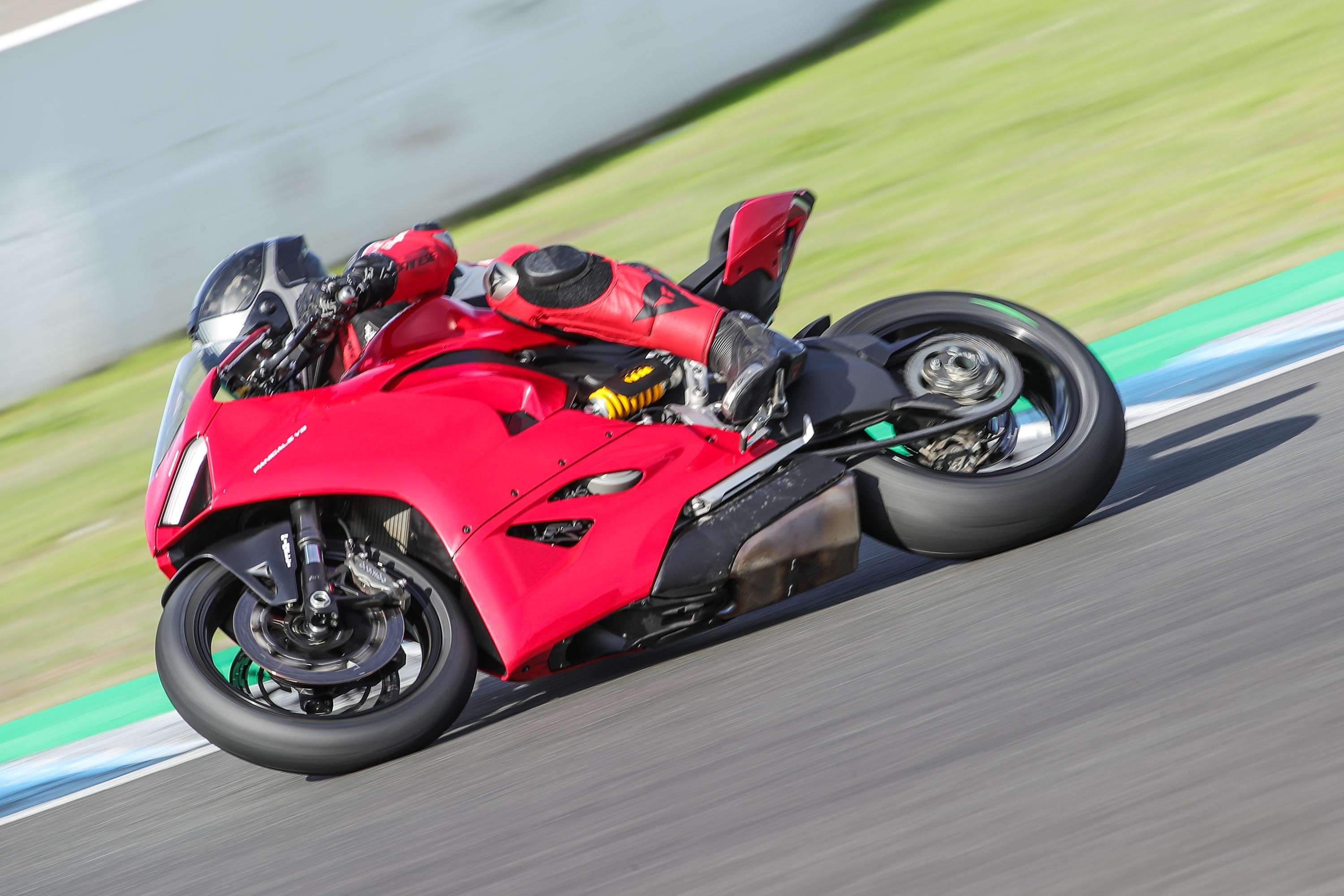 What Its Like to Ride the Ducati Panigale V2, A Review - Asphalt & Rubber