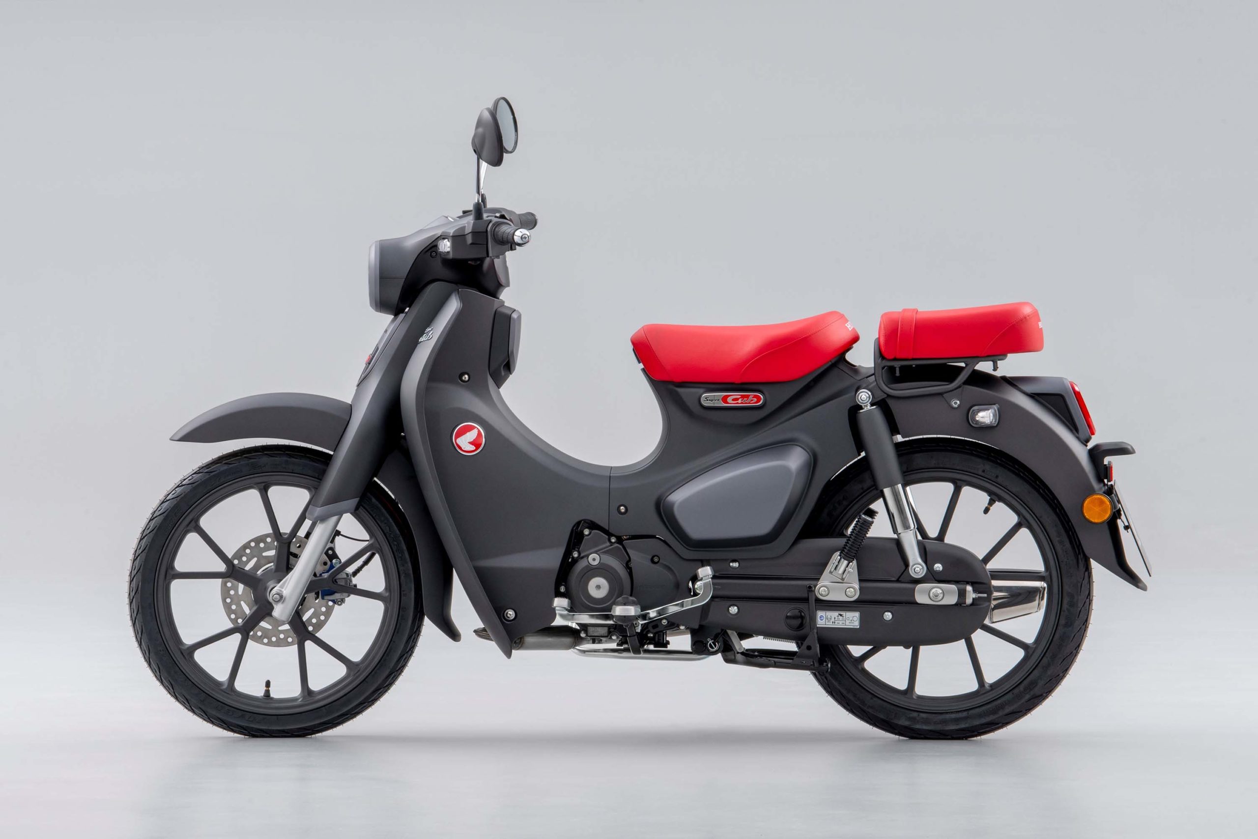 Honda Super Cub 125 Finds a Rear Seat for 2022 - Asphalt & Rubber