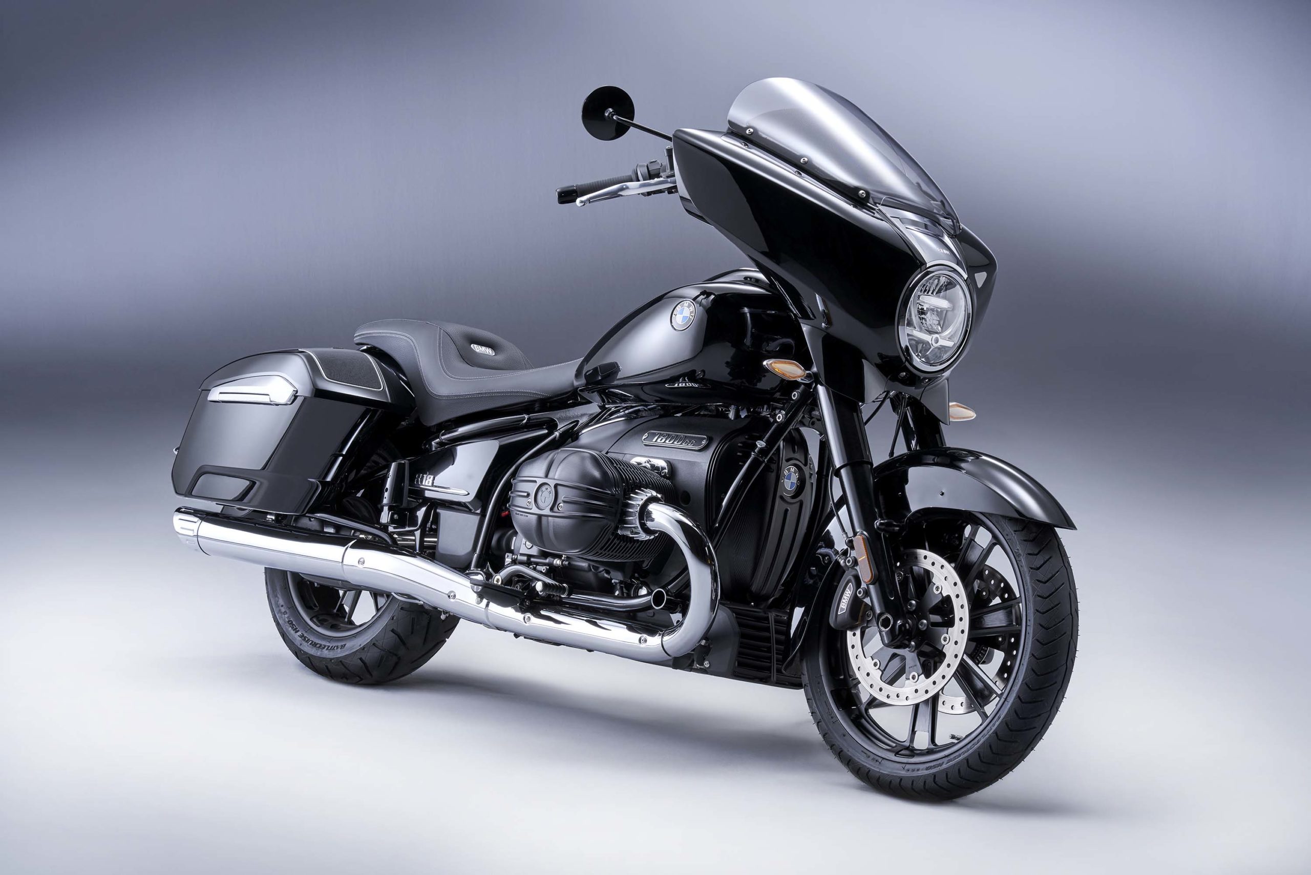 BMW R18 B - The "B" Stands For Bagger - Asphalt & Rubber