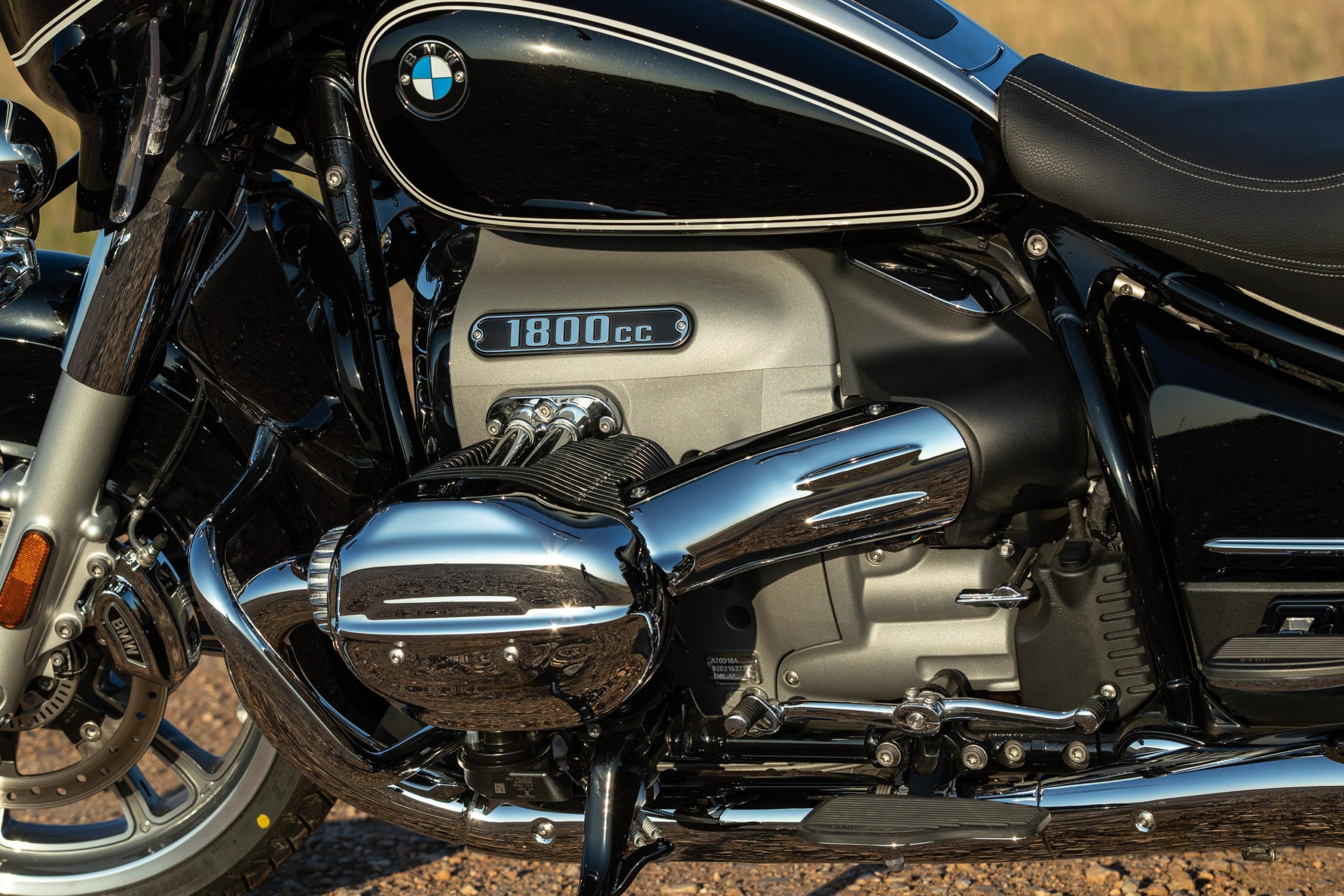 Riding The BMW R18 B & BMW R18 Transcontinental, A Review - Asphalt ...