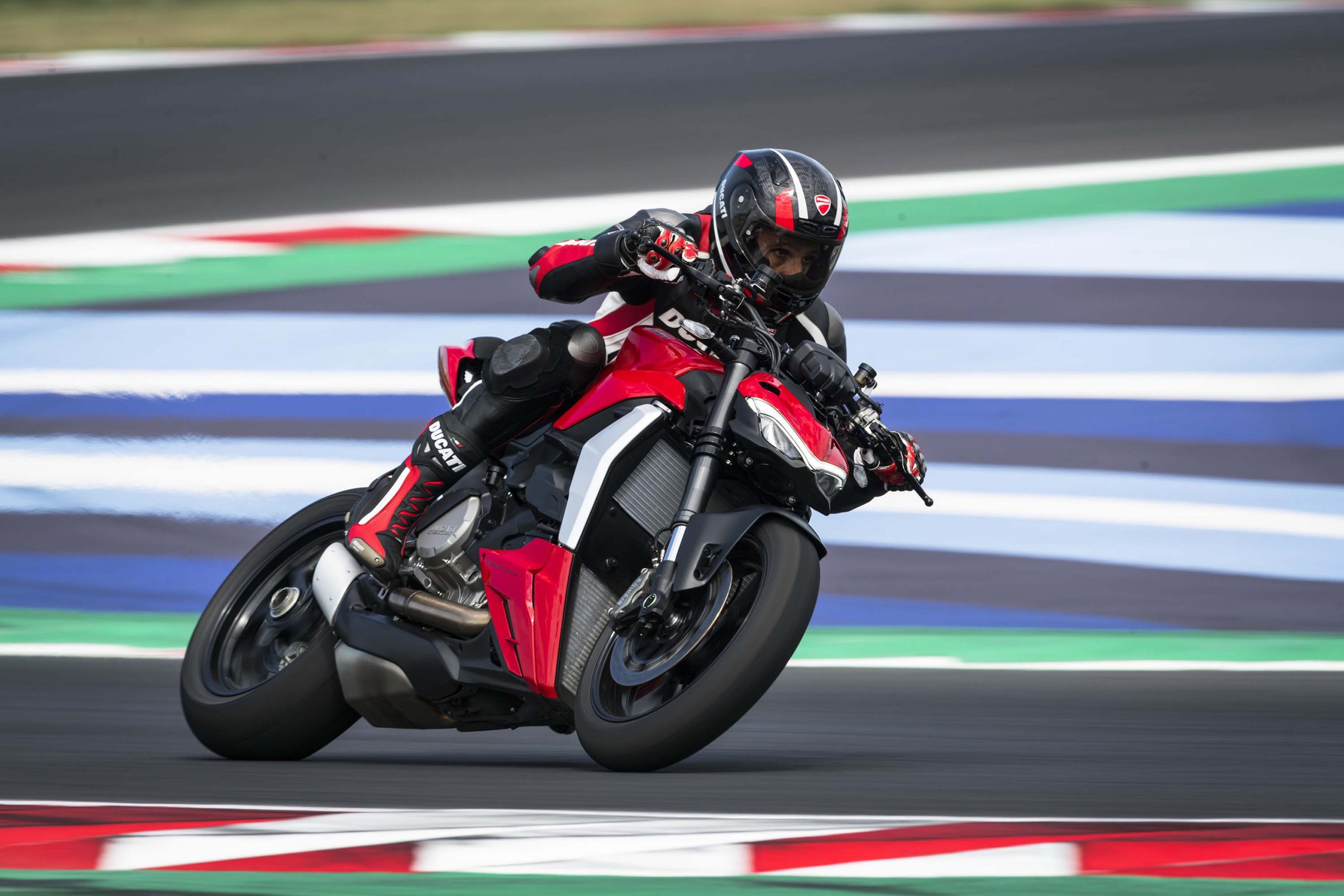 The Ducati Streetfighter V2 Debuts For Your V-Twin Loving Heart ...