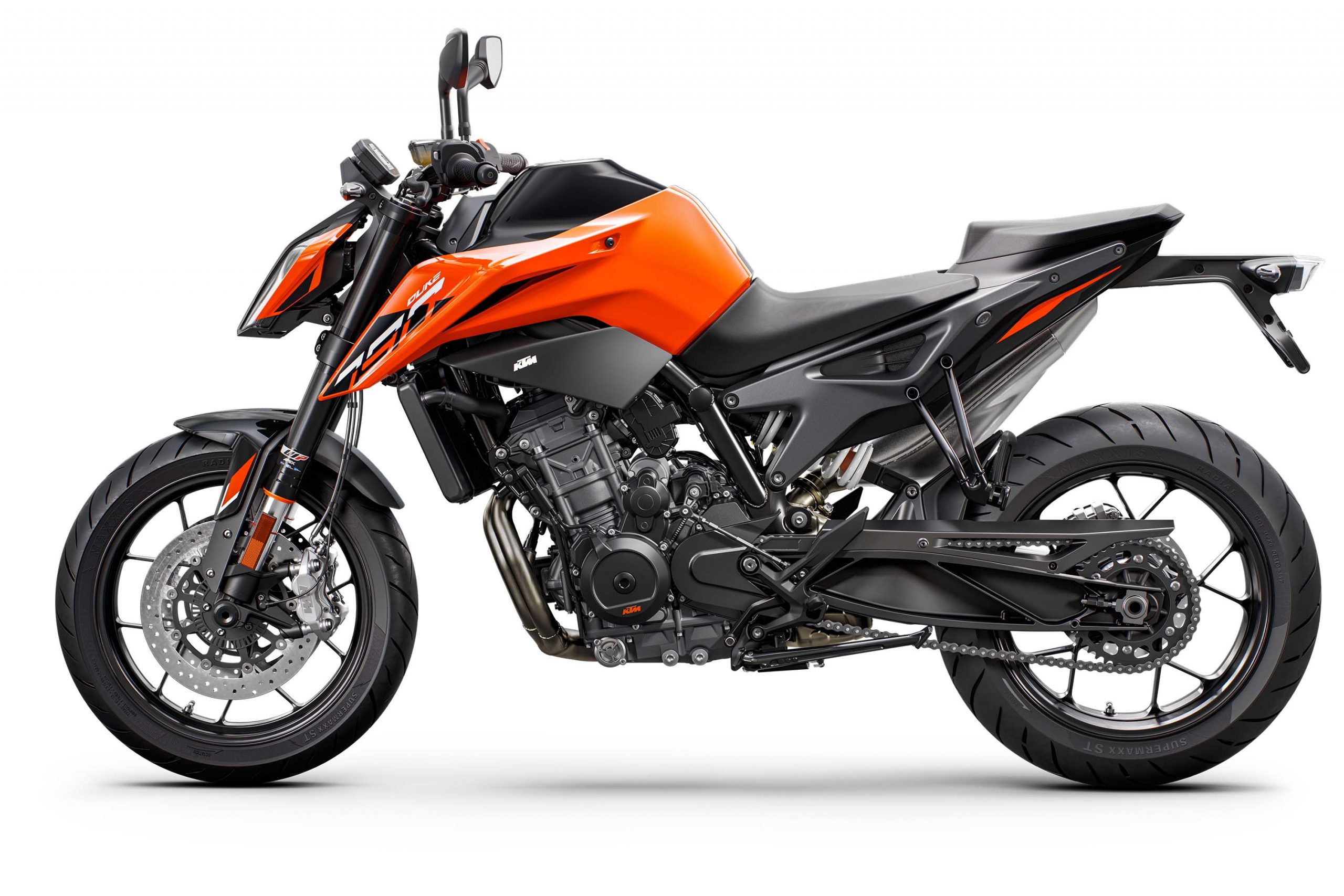 The KTM 790 Duke Surprisingly Returns for the 2022 Model Year Asphalt